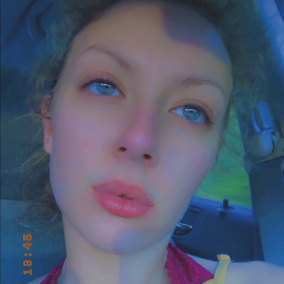 Meet your Posher, Tabetha - Picture 3 of 7